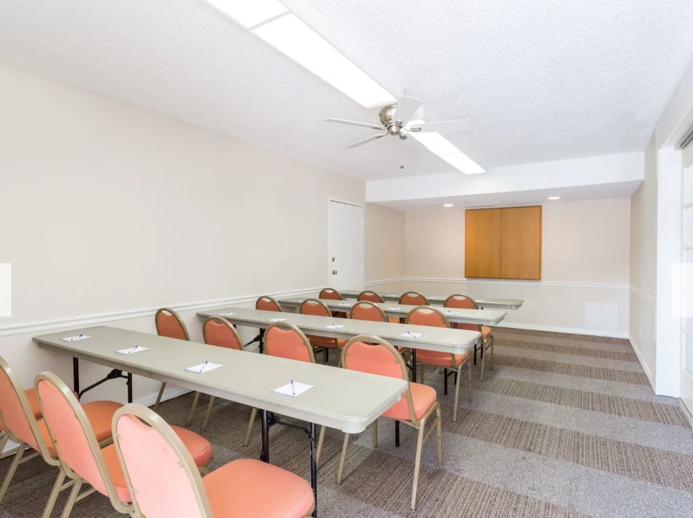 Hotel Available for Corporate Housing: 1425 S Tamiami Trl, Sarasota, FL 34239